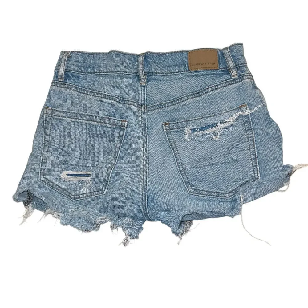 AMERICAN EAGLE Relaxed Short Light Wash Distressed Jean Shorts Size 00